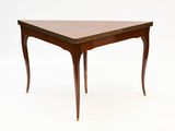 une image d'une petite table avec un plateau en bois