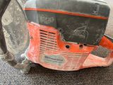 a chainsaw that is sitting on the ground