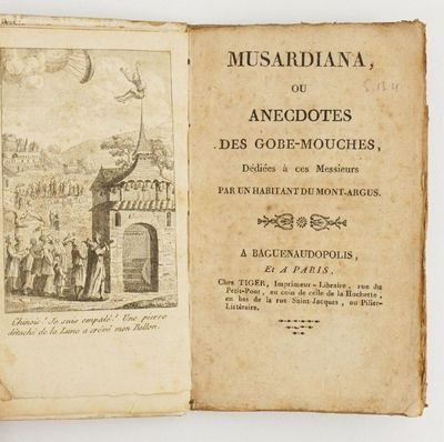 un vieux livre sur lequel est posée la photo d'un homme