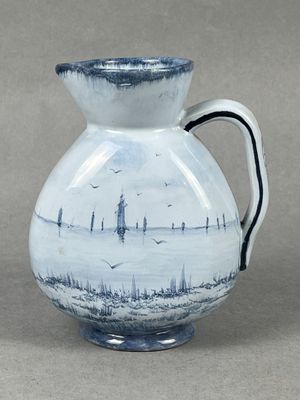 Emile GALLE (Lorraine). Service Delft. Pichet en faïence éma… - Photo 1