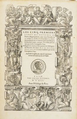 une image en noir et blanc représentant un livre sur lequel figure une illustration de personnes