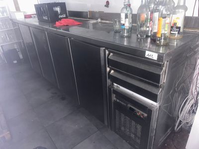 1 Tour réfrigéré 5 portes CORECO FMR 300 (2011) Mauvais état