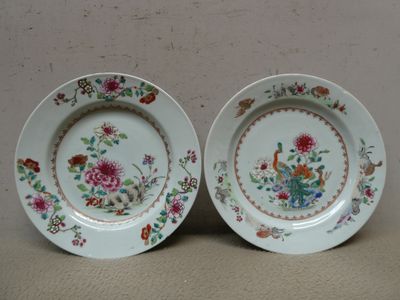 Lot de deux assiettes en porcelaine de Chine - XVIIIe, à déc…