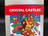 une photo d'une boîte de « Crystal Castles » posée sur une table