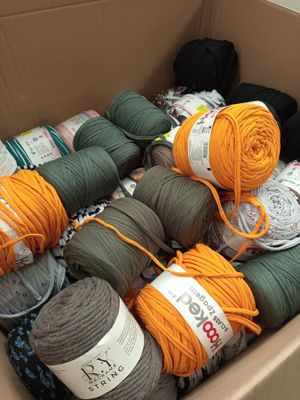 Lot de 70 pelotes de fils tee shirt