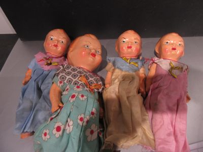 Lot DE Poupees Couineuses EN Papier Mache .