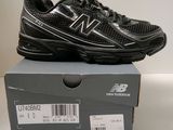 Les chaussures New Balance sont dans le carton et prêtes à être expédiées