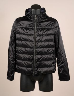une veste noire sur un mannequin mannequin mannequin mannequin mannequin mannequin mannequin mannequin mannequin mannequin