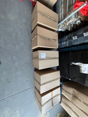 Environ 63 kg de vêtements de seconde main.