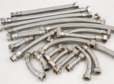 a lot of hoses that are on the table