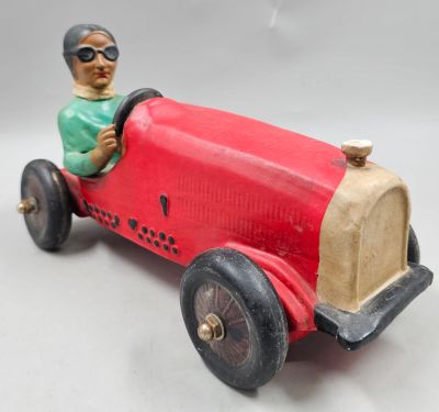 76 / J2 / Bugatti en céramique, long 31 x 15 cm.