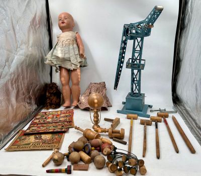 32 / G1 / Lot de jeux et jouets anciens comprenant une … - Photo 1