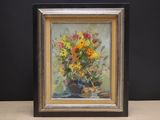 une peinture de fleurs dans un vase sur une table