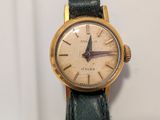 a watch that is sitting on a black leather strap