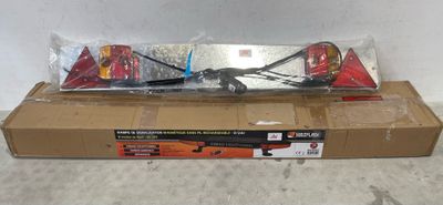 une boîte surmontée d'une paire de lumières