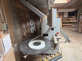 a machine that is sitting on a table in a room