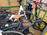 many bikes that are parked in a room