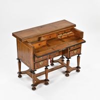 Bureau mazarin en bois de placage marqueté et bois noirci, à… (photo 5)