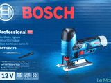 La boîte d'une scie sauteuse Bosch Professional est exposée.