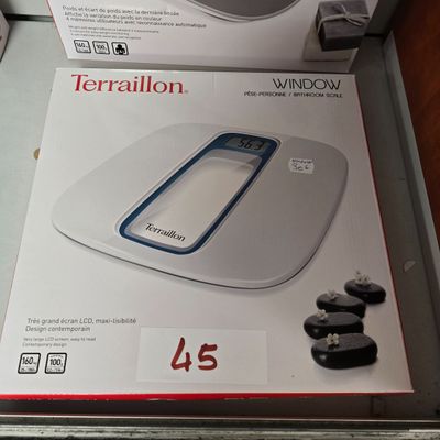 une boîte sur laquelle est représentée une télécommande