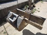 a small machine that is sitting on the side of the road
