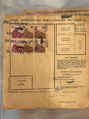 un morceau de papier sur lequel est dessinée une maison