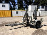 une image représentant une remorque à laquelle est fixée une grue à l'arrière