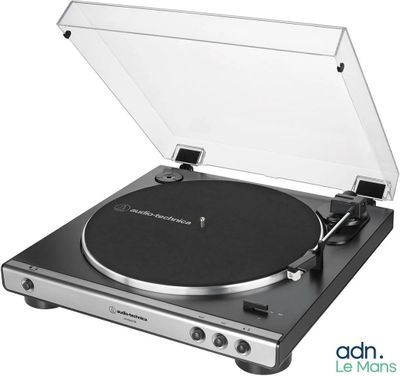 Platine vinyle AUDIO-TECHNICA LP60X, le capot en plastique p…