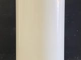 un chauffe-eau blanc posé à même le sol