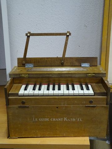 Harmonium  « Le guide chant Kasriel »