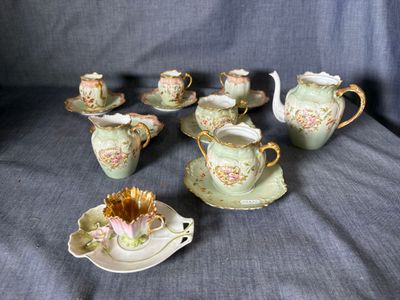 a lot of tea and coffee cups and saucers