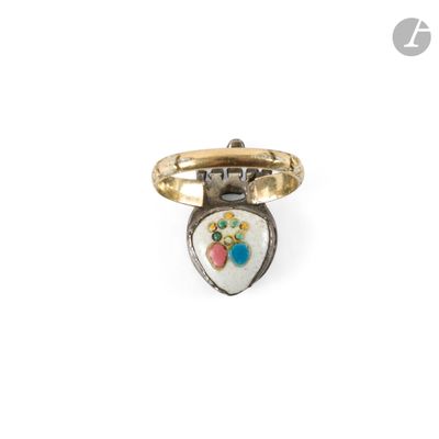 a close up of a ring with a flower on it