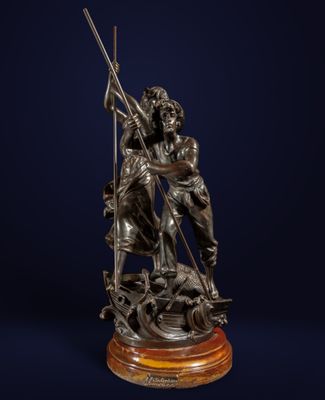 une statue en bronze représentant un homme et une femme sur un bateau