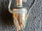 cafetière plaquée argent avec une anse en forme d'oiseau