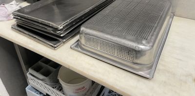 Table de découpe roulante inox plateau PVC alimentaire. - Photo 1