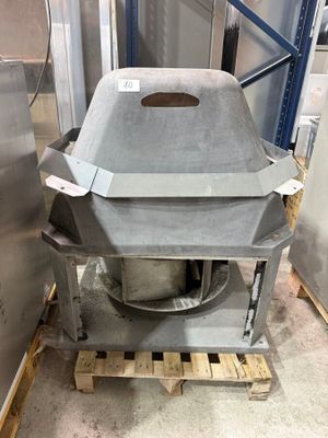 an image of a machine that is sitting on a pallet