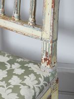 PAIRE DE CHAISES en bois mouluré, sculpté et laqué beige à d… (photo 6)