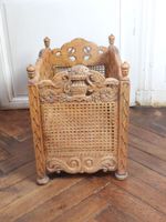 PANETIERE en bois naturel mouluré et sculpté à décor de fleu… (photo 5)