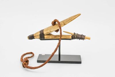 Hameçon dans le style de ceux composés en bois pour la pêche…