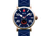 un gros plan d'une montre sur fond blanc, avec un bracelet bleu