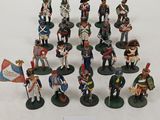 de nombreuses figurines de soldats exposées