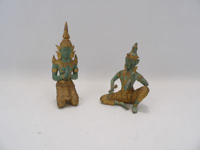 paire de figurines thaïlandaises en bronze représentant un homme et une femme assis