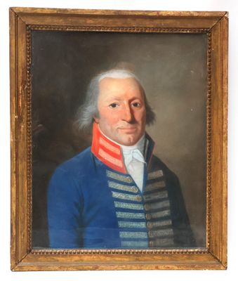 un vieux tableau représentant un homme vêtu d'un manteau bleu et d'une écharpe rouge