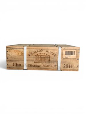 un gros plan d'une boîte de vin sur fond blanc