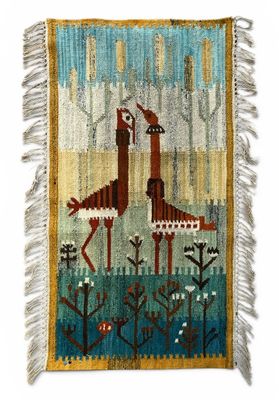 un tapis sur lequel figurent un oiseau et un autre oiseau
