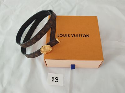 Ceinture en cuir Louis Vuitton avec boucle dorée