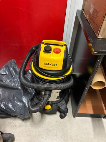 Aspirateur bidon Stanley. Exposition, le lundi 15 janvier 2026 de
