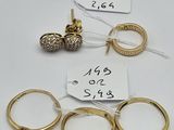 trois paires de bagues en or et une paire de boucles d'oreilles en diamant