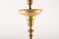 Paire d'importants pique-cierges en bronze doré à décor roca… (photo 4)