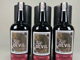 trois bouteilles de vin du diable posées sur une table